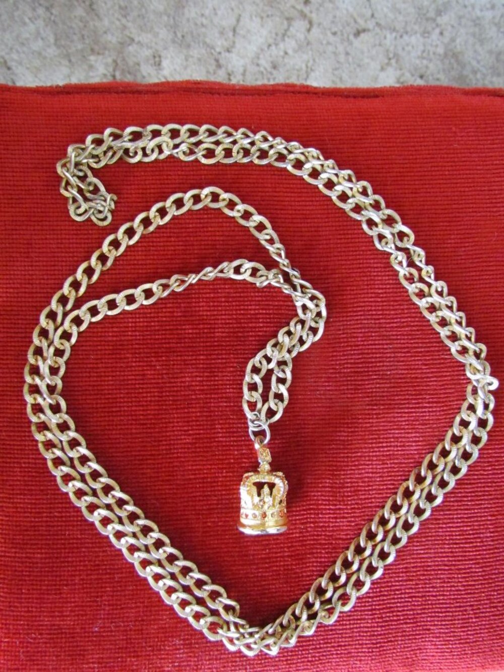 CROWN NECKLACE, GOLD-TONE 32" PENDANT w 3-D IMPERIAL CROWN; GEMSTONES & DETAILS - Picture 5 of 6